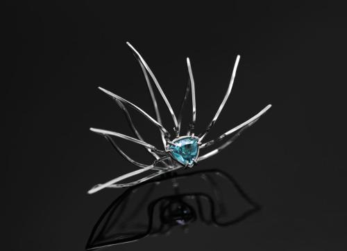 White gold 585, apatite