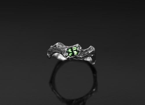 White gold 585, tsavorite