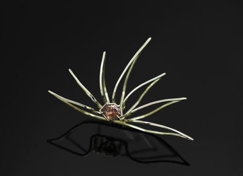 Yellow gold 585, zircon