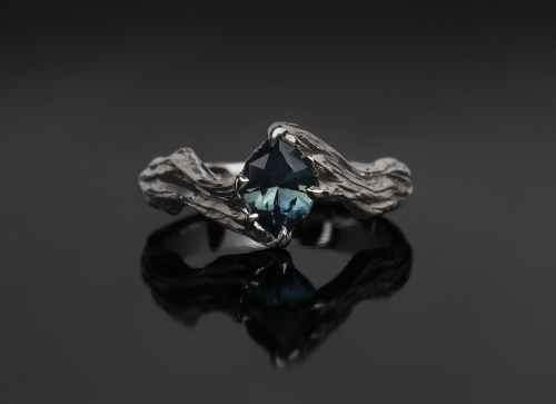 White gold 585, sapphire