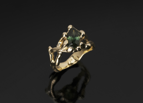 Yellow gold 750, green sapphire